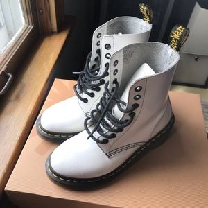 White dr martens